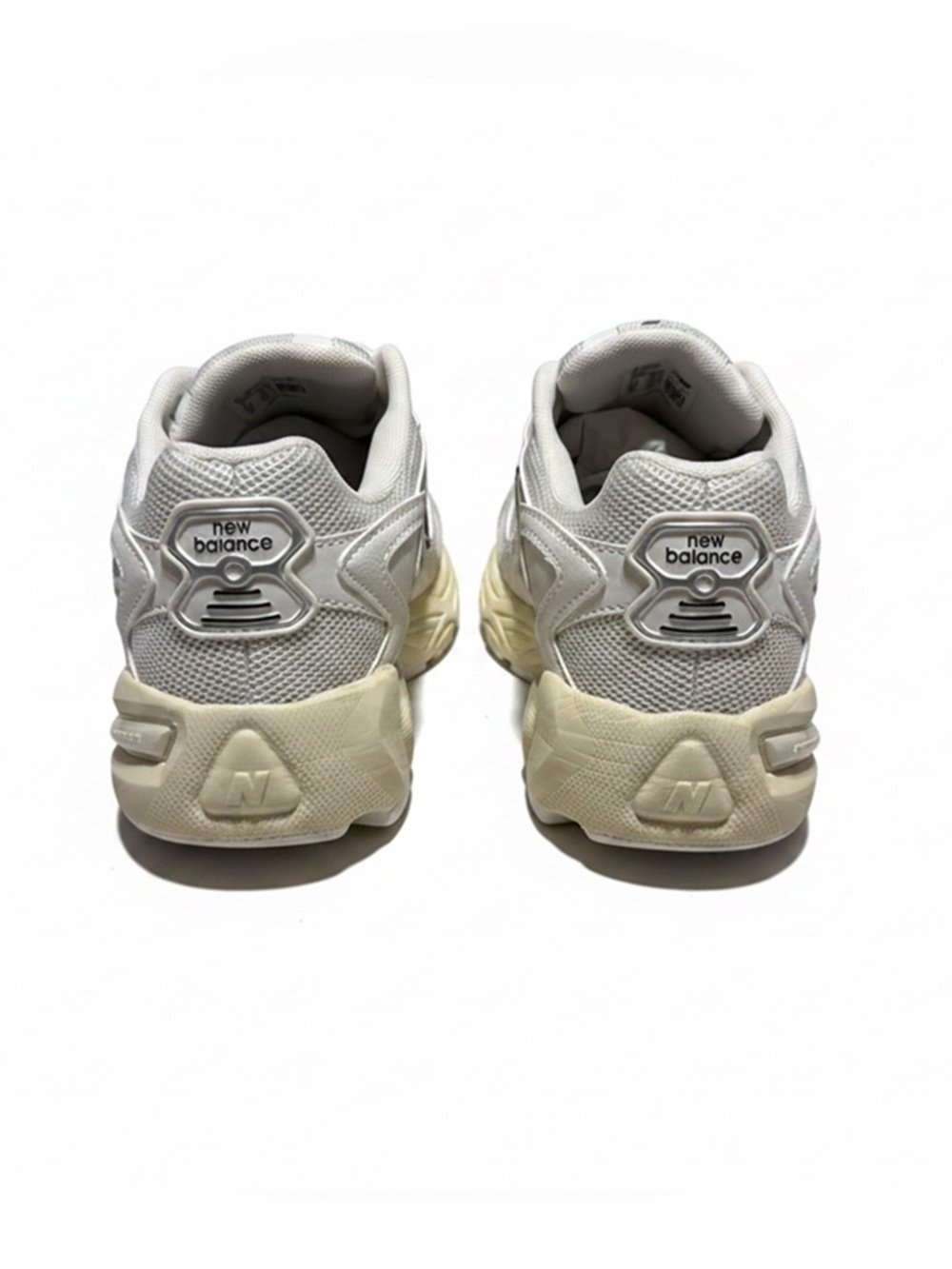 New Balance White and Cream Retro Chunky Sneakers Men’s size 7 - Picture 4 of 6